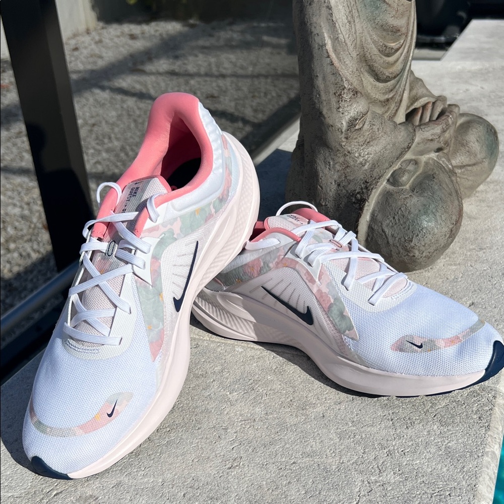 Nike Women's White and Pink Athletic Shoes